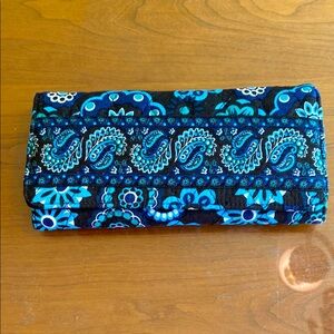 Blue Paisley Quilted Women's Clutch Wallet. Brand new!!!